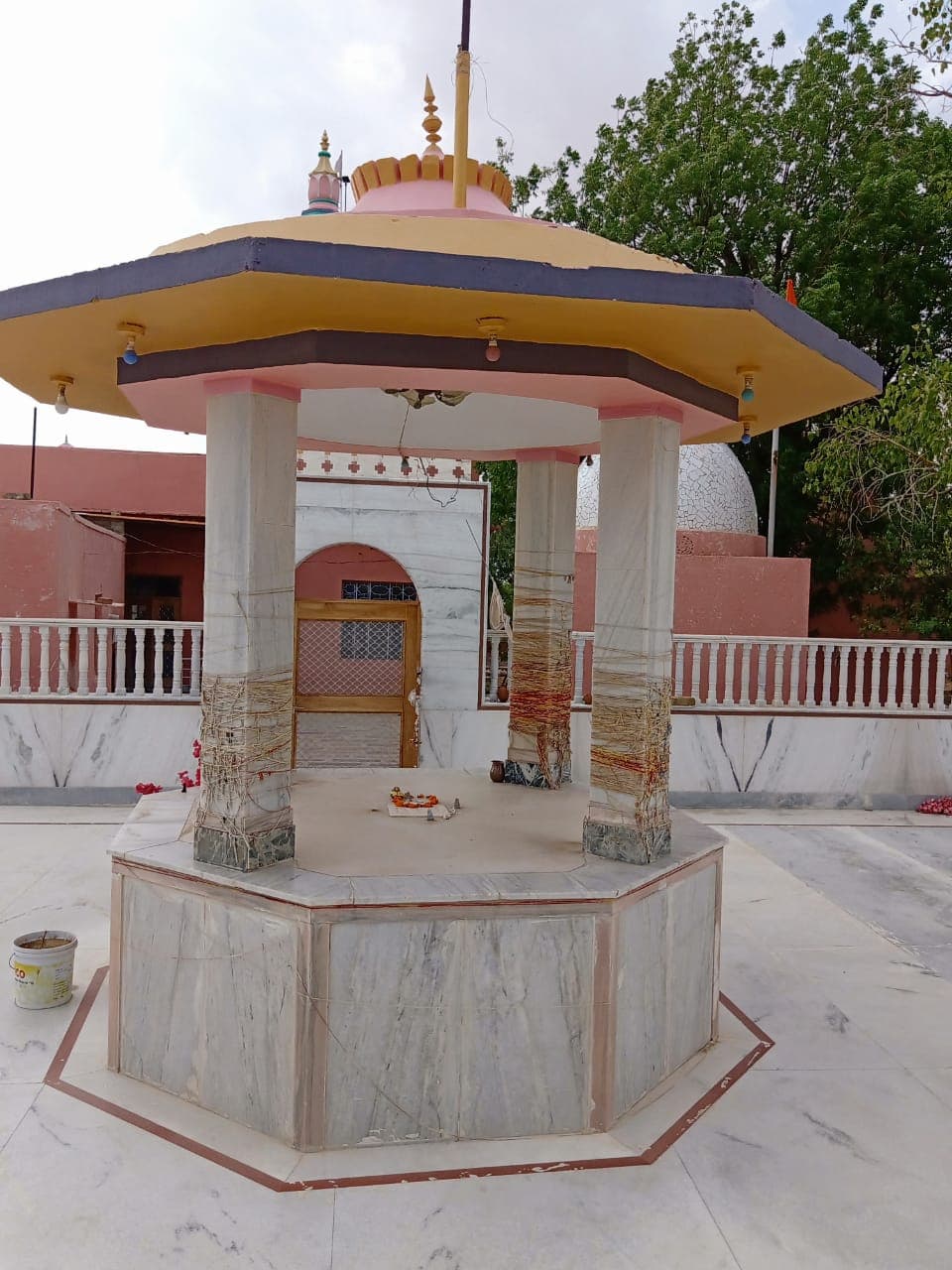 Samadhi of Baba Shri Gangainath Ji at Jamsar Dham